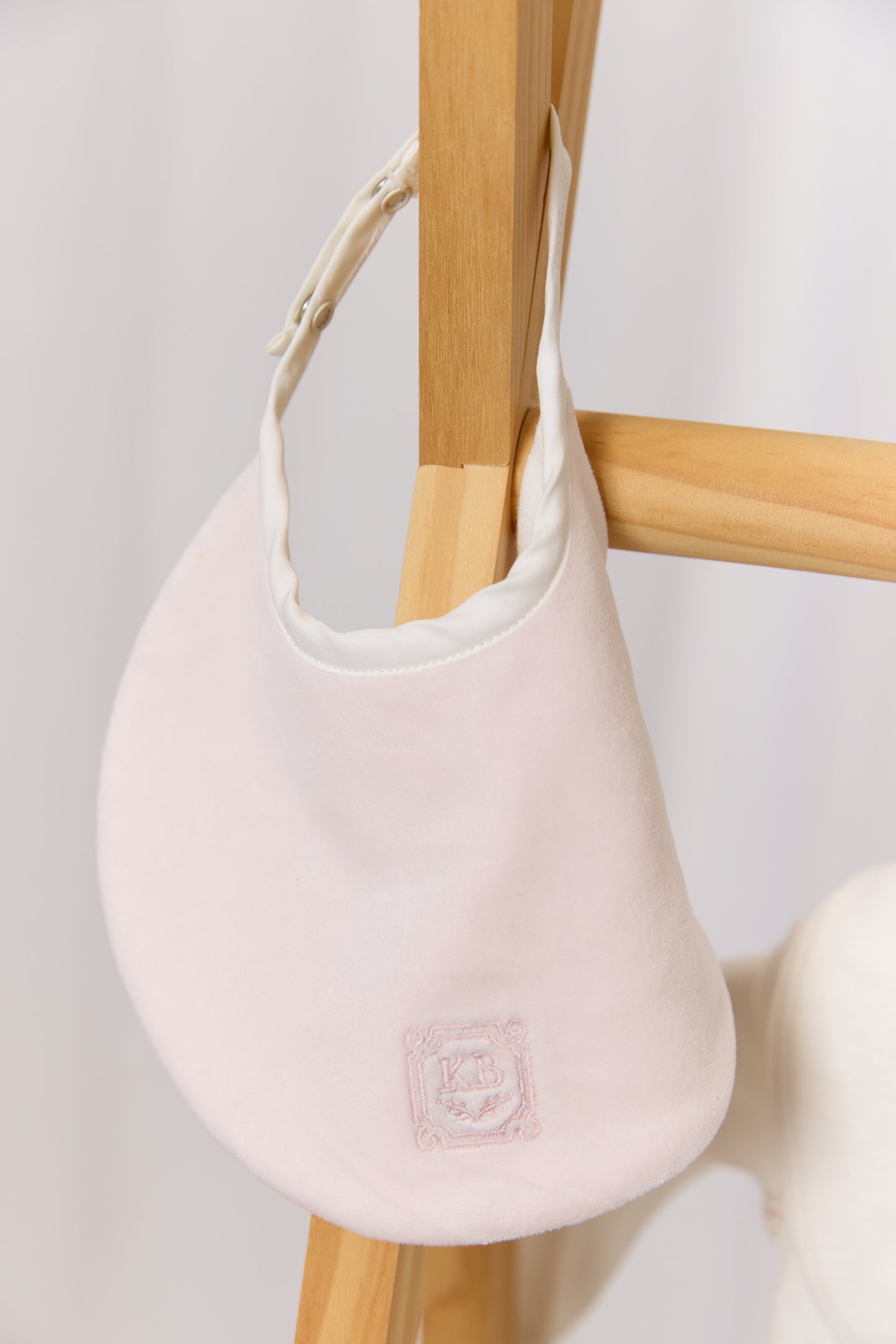 KB Logo Bib - Pink