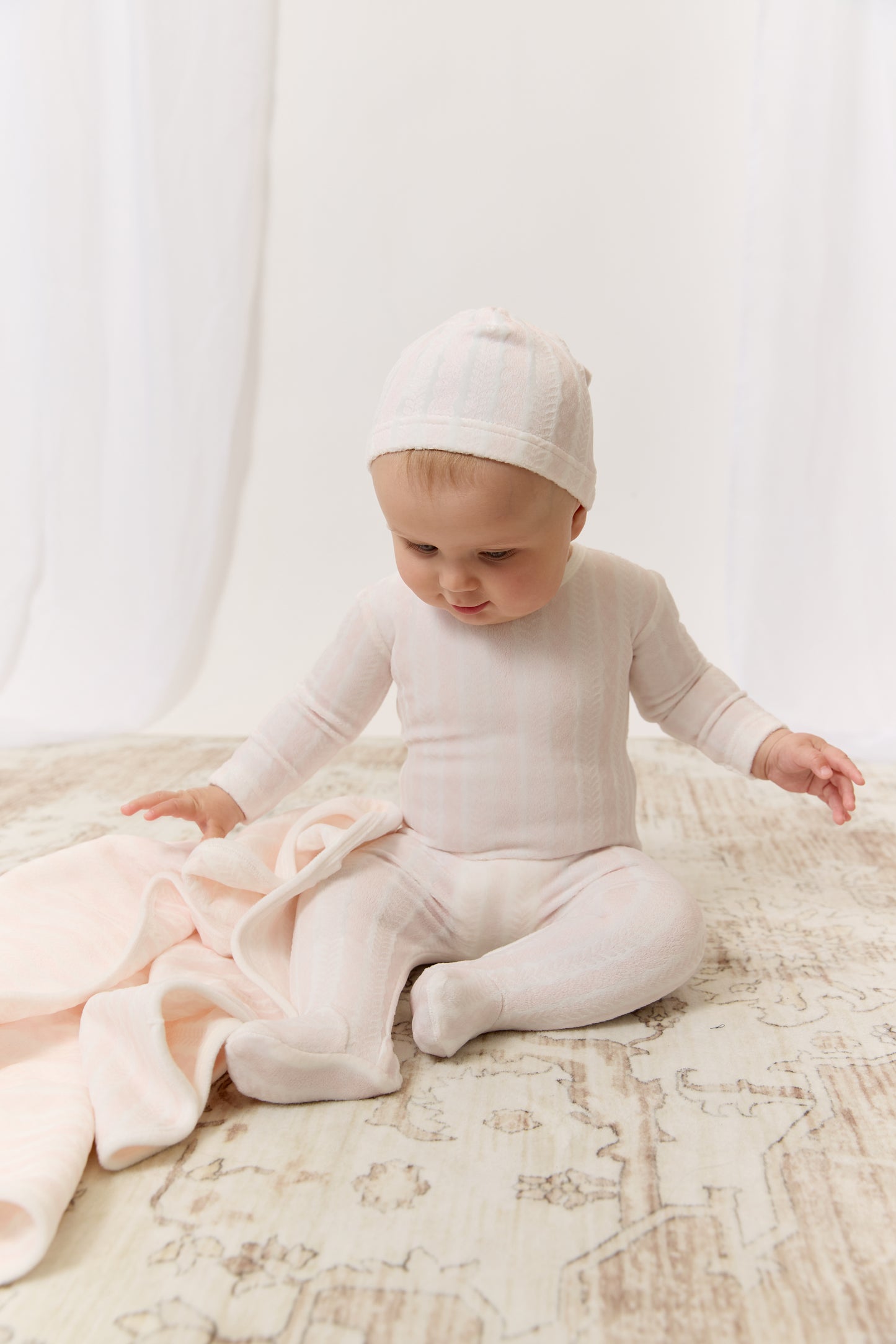 Atelier Cable Footie & Hat Set - Pink