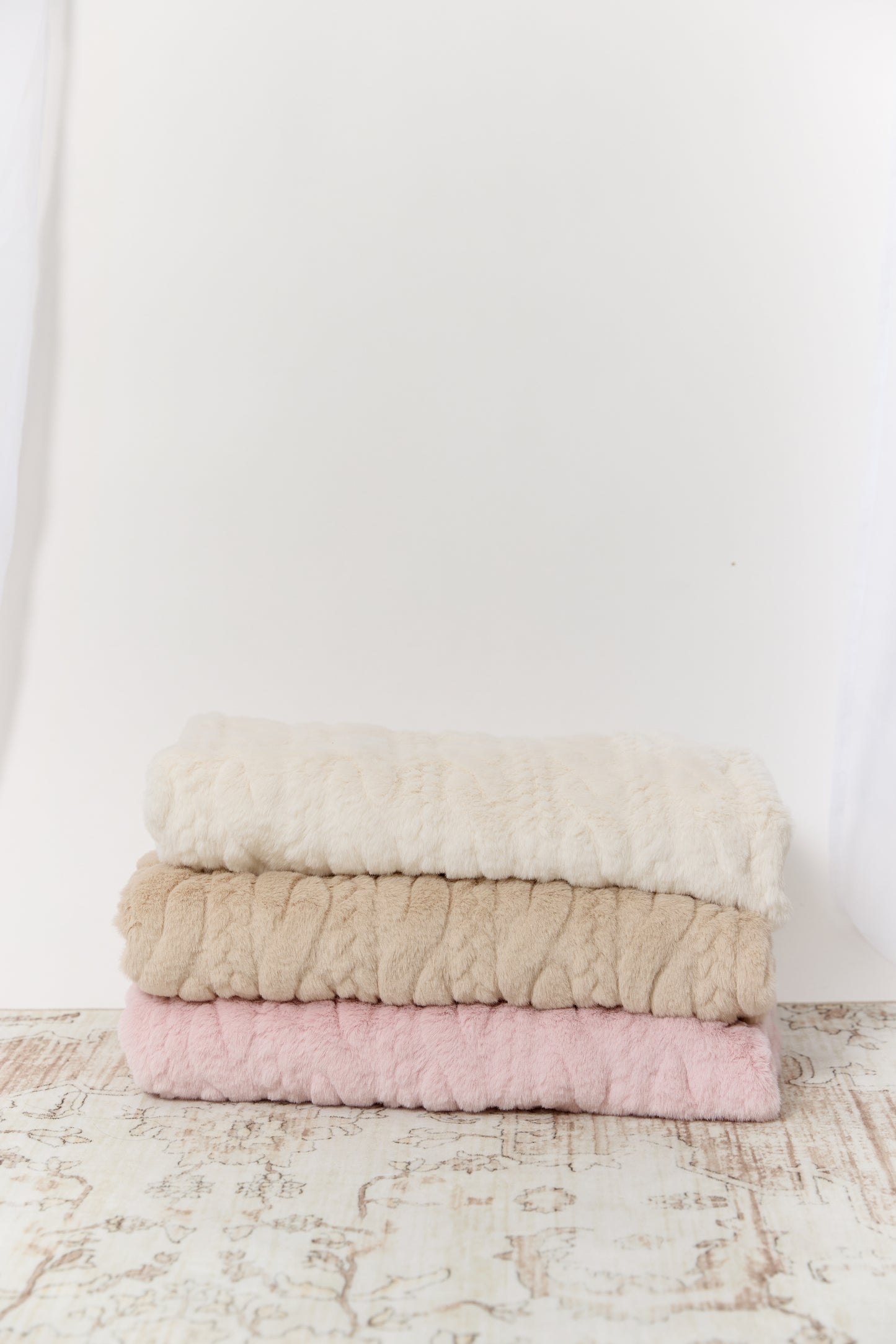 Atelier Cable Fur Blanket - Pink