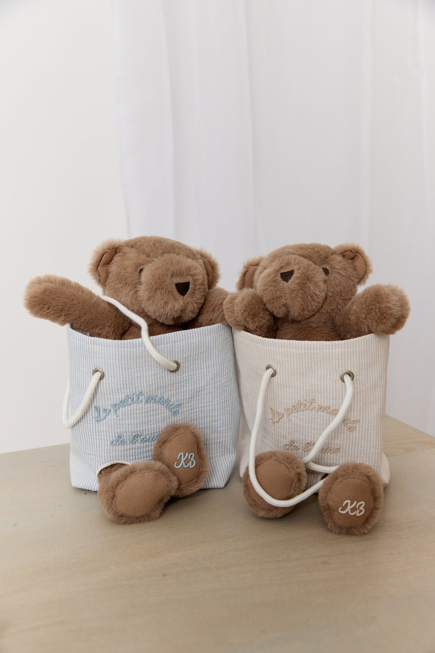 Petit Ours Teddy in a Bag - Stone