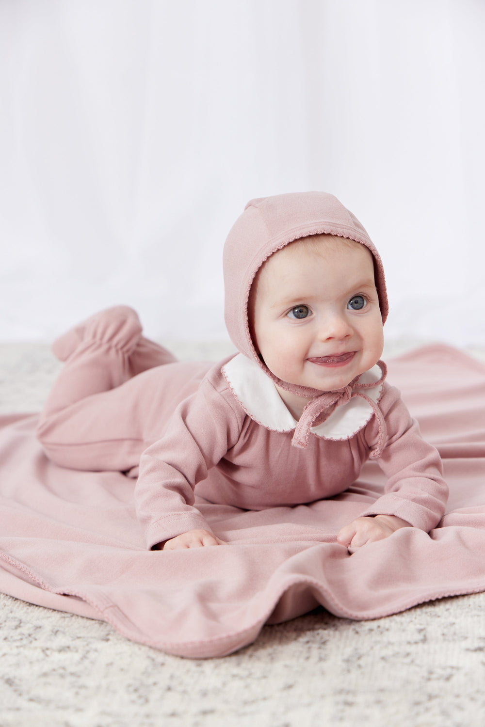 Scalloped Embroidered Romper & Bonnet Set - Pink