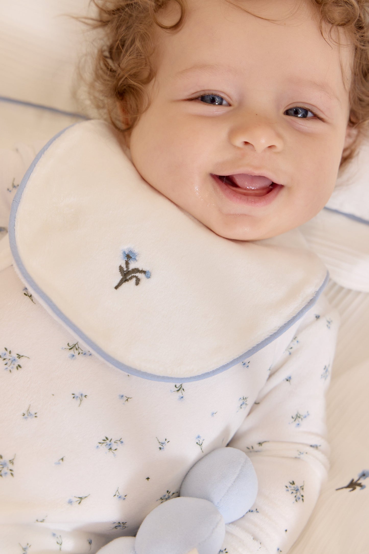 
                  
                    Lil Blooms Bib - White Blue
                  
                