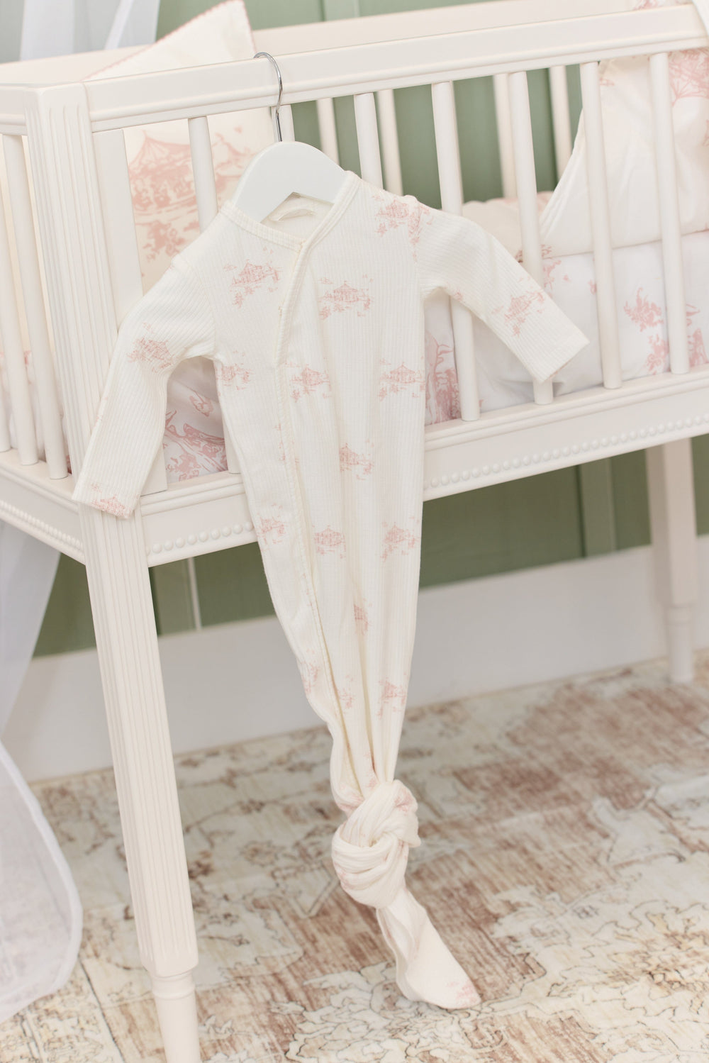 White Knotted Gown Set - Pink