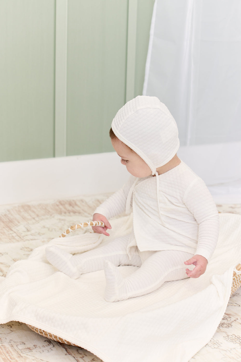 Textured Cotton 2PC & Bonnet Set - White